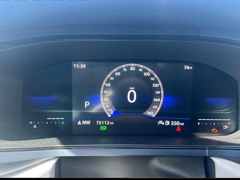 Used 2022 Volkswagen Taos SE w/ Panoramic Sunroof Package image 4