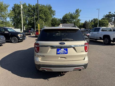 Used 2017 Ford Explorer XLT w/ Equipment Group 202A AWD/4WD image 7