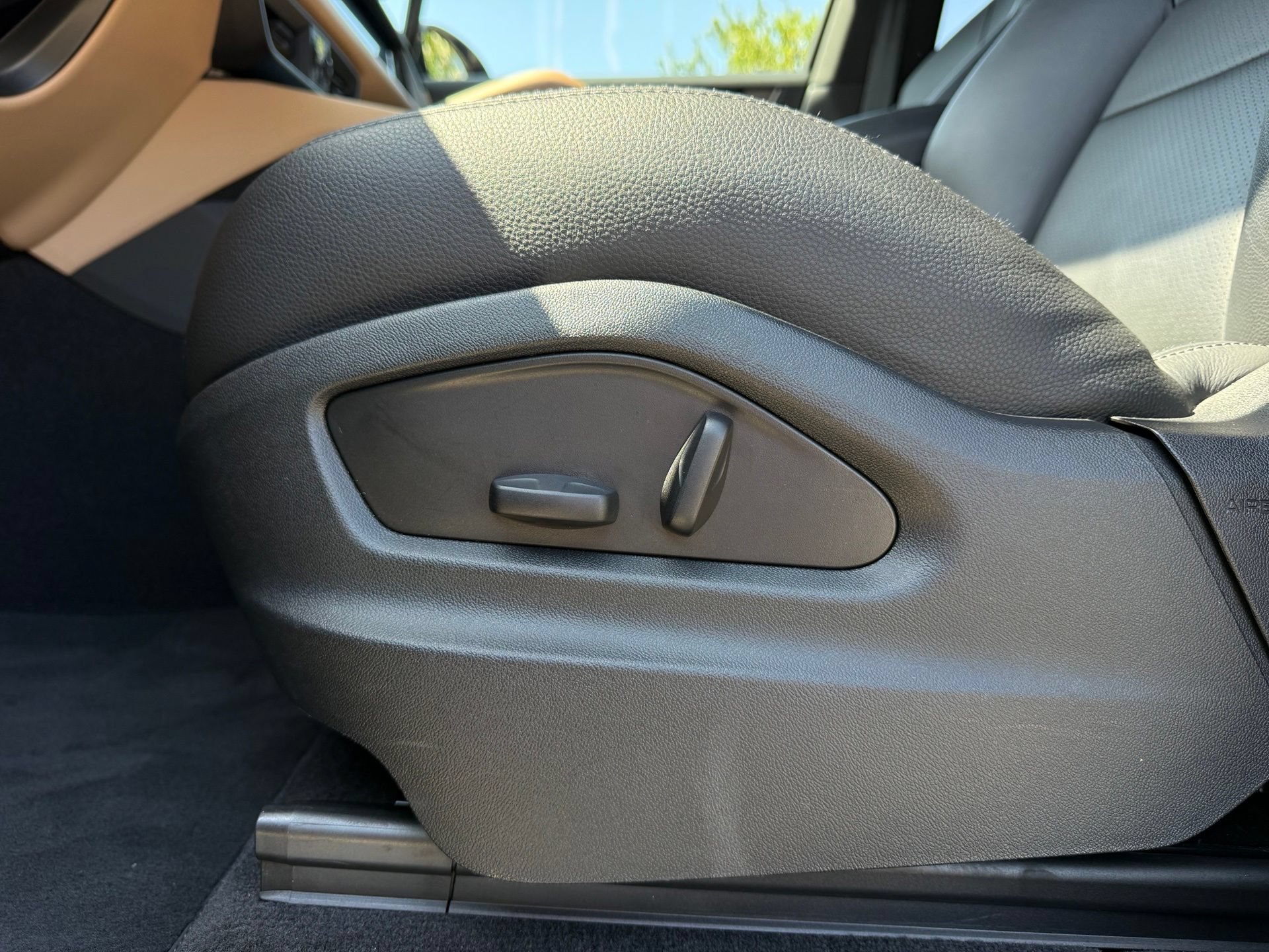 Certified 2024 Porsche Cayenne AWD/4WD image 28