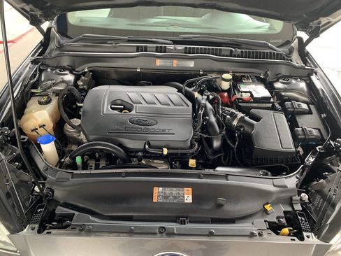 Used 2017 Ford Fusion SE w/ Fusion SE Technology Package FWD image 18