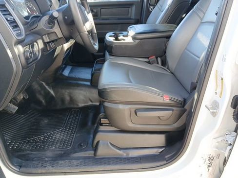 Used 2024 RAM 2500 Tradesman w/ Chrome Appearance Group image 28