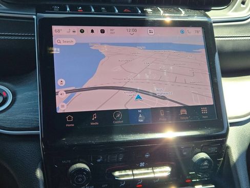 Certified 2025 Jeep Grand Cherokee Limited AWD/4WD image 29