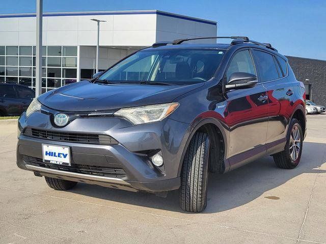 Used 2018 Toyota RAV4 XLE AWD/4WD image 2