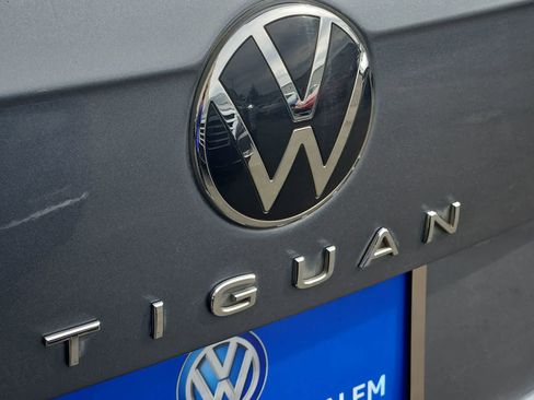 Certified 2022 Volkswagen Tiguan SE AWD/4WD image 11