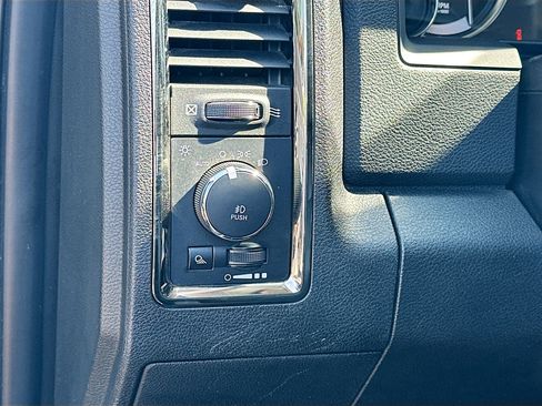 Used 2018 RAM 2500 Laramie w/ Sport Appearance Group AWD/4WD image 17