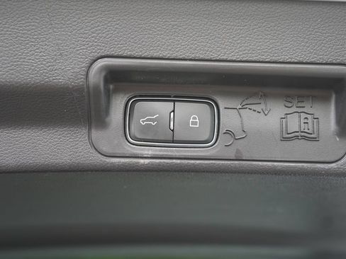 Used 2022 Ford Explorer XLT AWD/4WD image 10