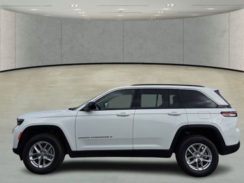 New 2026 Jeep Grand Cherokee Laredo image 8