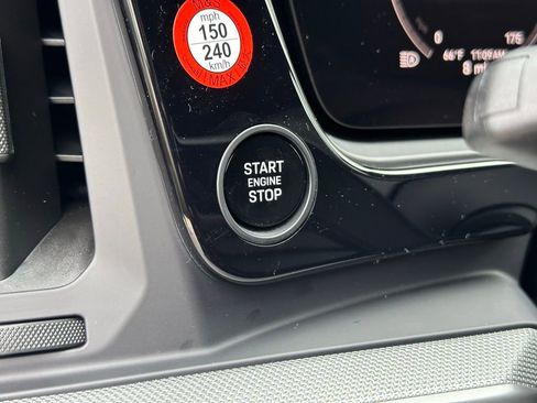 Used 2026 Porsche Cayenne AWD/4WD image 32