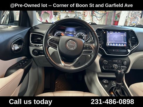 Used 2019 Jeep Cherokee Limited w/ Trailer Tow Group AWD/4WD image 17