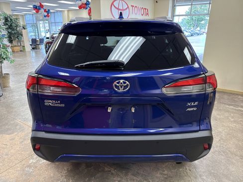 Used 2023 Toyota Corolla Cross XLE w/ Convenience Package image 10