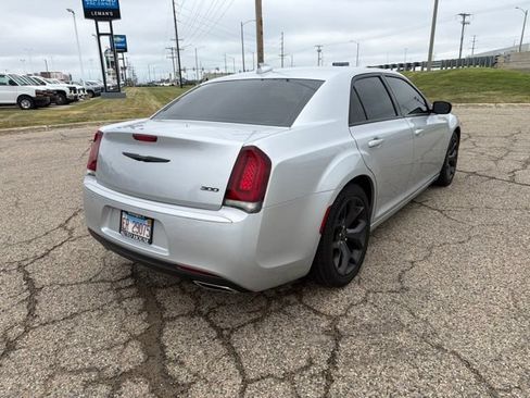Used 2020 Chrysler 300 Touring w/ Sport Appearance Package RWD image 5