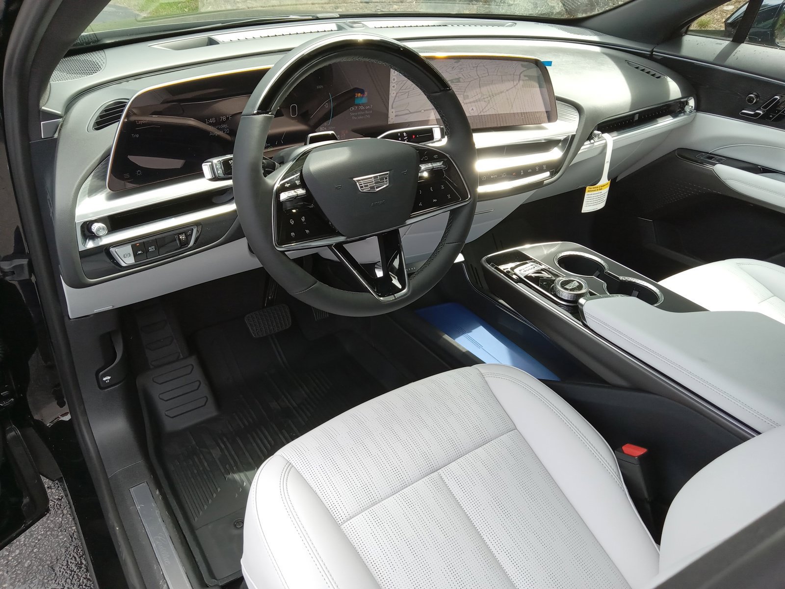 New 2026 Cadillac Lyriq Sport w/ LPO, ONYX Package AWD/4WD image 13