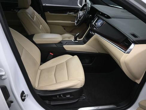 Used 2017 Cadillac XT5 Premium Luxury AWD/4WD image 9