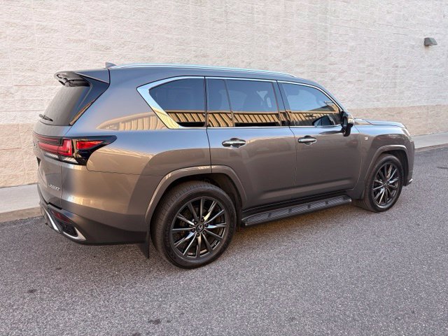 Used 2022 Lexus LX 600 F Sport w/ Accessory Package (Z1) AWD/4WD image 4
