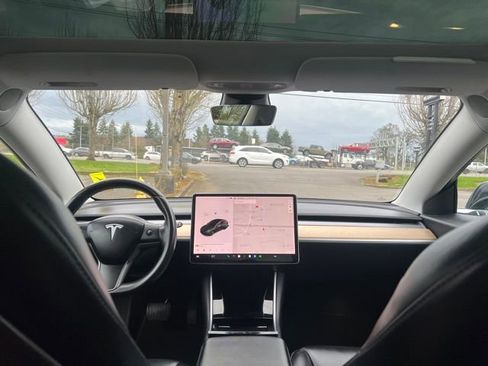 Used 2018 Tesla Model 3 Mid Range image 15