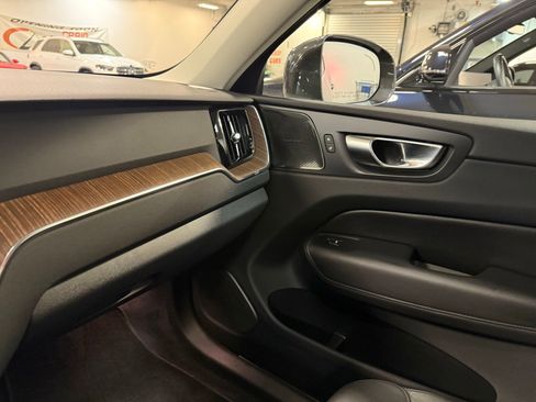 Used 2022 Volvo XC60 B5 Momentum w/ Climate Package image 46