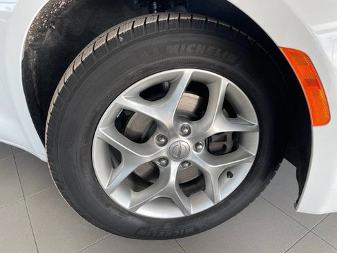 Used 2020 Chrysler Pacifica Limited image 11