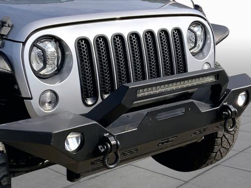 Used 2018 Jeep Wrangler Unlimited Rubicon w/ Connectivity Group AWD/4WD image 25