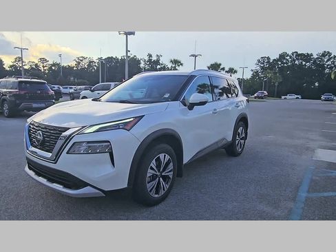 Used 2021 Nissan Rogue SV w/ Premium Package FWD image 22