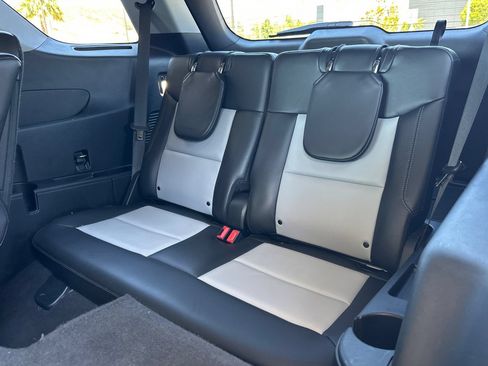 Used 2022 Ford Explorer XLT w/ Equipment Group 202A AWD/4WD image 14