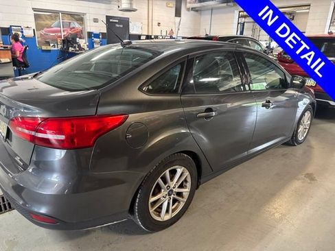 Used 2016 Ford Focus SE FWD image 3