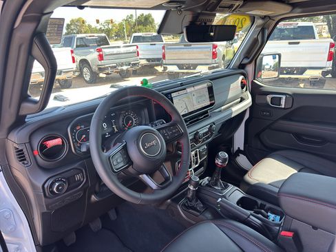 Used 2024 Jeep Wrangler Unlimited Rubicon AWD/4WD image 13