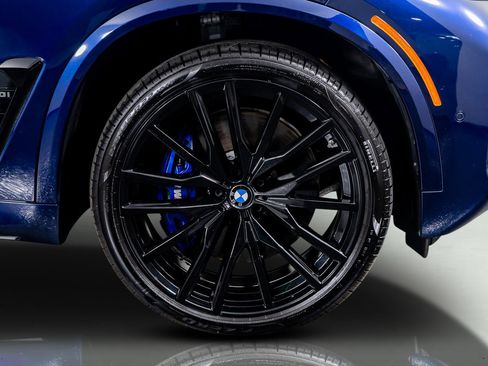 Used 2025 BMW X5 M60i w/ Premium Essential Package image 7