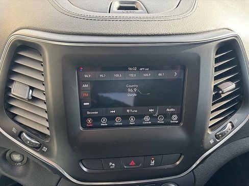 Used 2021 Jeep Cherokee Latitude Plus AWD/4WD image 61