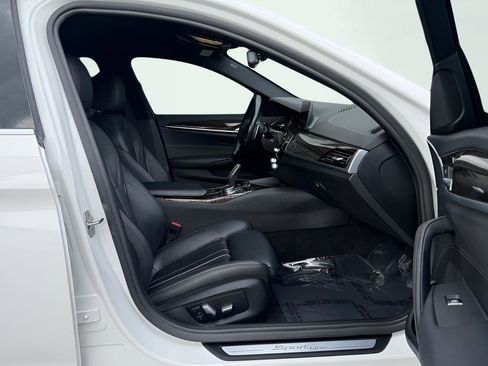 Used 2019 BMW 530i w/ Convenience Package RWD image 32