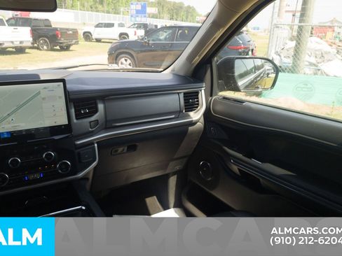 Used 2024 Ford Expedition XLT AWD/4WD image 20