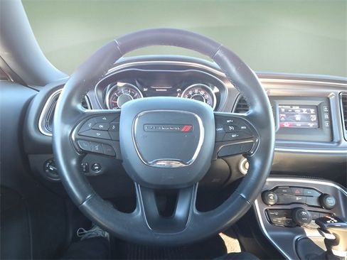 Used 2015 Dodge Challenger SXT image 12