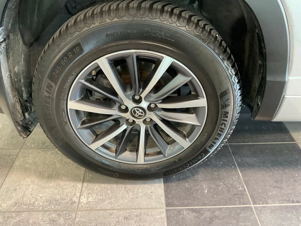 Used 2018 Toyota Highlander XLE AWD/4WD image 7
