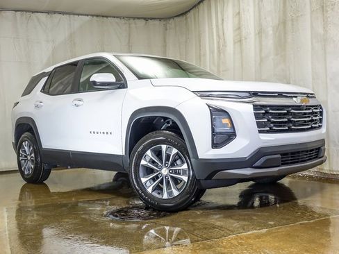 New 2026 Chevrolet Equinox LT image 2