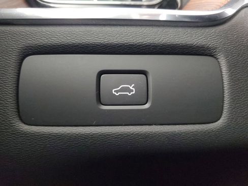 Used 2023 Volvo XC60 B5 Plus w/ Climate Package AWD/4WD image 38