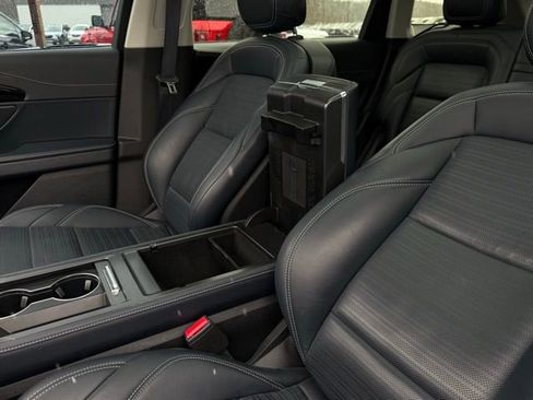 Used 2025 Lincoln Nautilus Reserve image 38