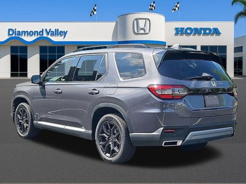 New 2025 Honda Pilot Touring image 3