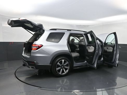 Used 2024 Honda Pilot Elite image 42