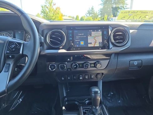 Used 2018 Toyota Tacoma TRD Sport w/ Technology Package AWD/4WD image 23