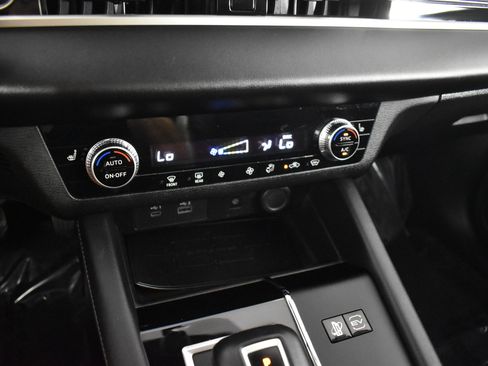 Used 2024 Mitsubishi Outlander SE image 28