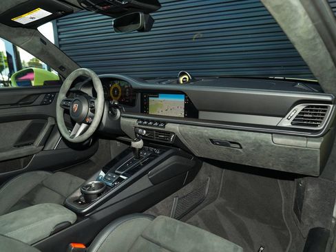 Certified 2025 Porsche 911 Carrera GTS RWD image 31
