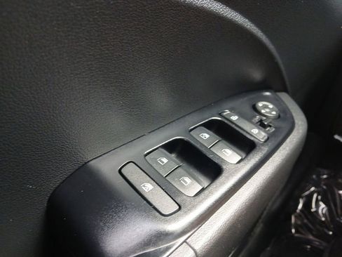 Used 2024 Hyundai Venue SEL FWD image 18
