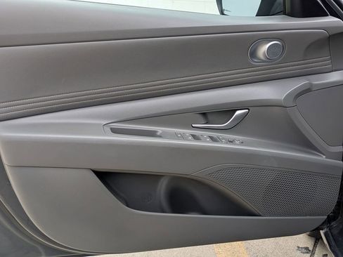 Used 2025 Hyundai Elantra SEL FWD image 11