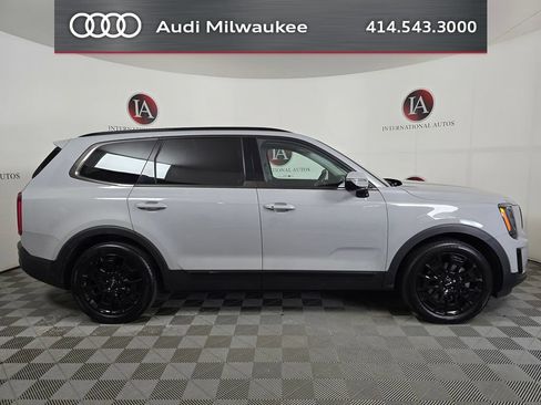 Used 2022 Kia Telluride SX w/ SX Prestige Package AWD/4WD image 3