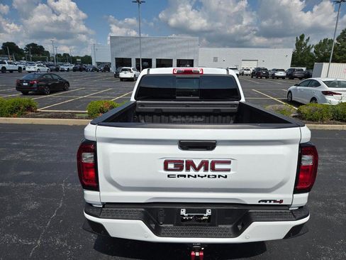 Used 2024 GMC Canyon AT4 w/ AT4 Premium Package AWD/4WD image 4