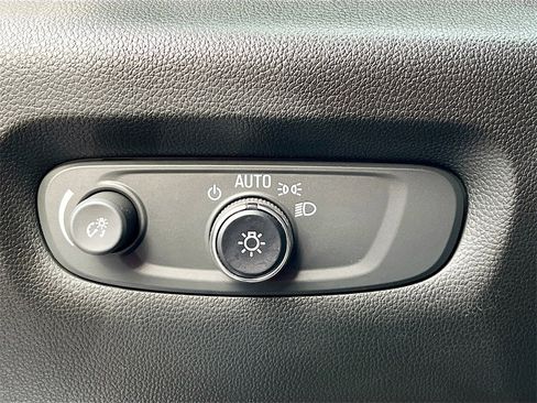 Used 2023 Chevrolet Traverse Premier image 10