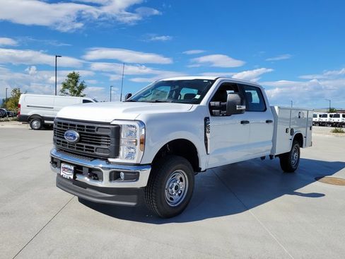 New 2026 Ford F250 XL w/ XL Chrome Package image 4