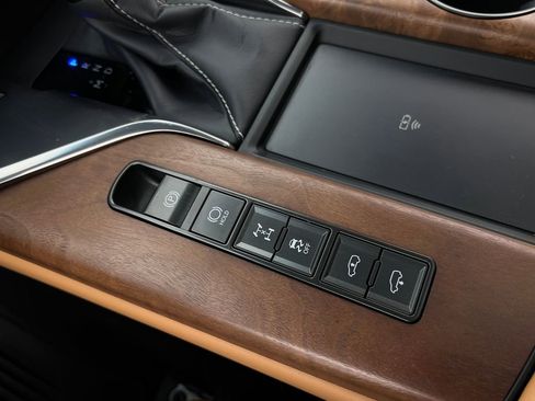 Used 2024 Lexus LX 600 4WD w/ Luxury Package image 21