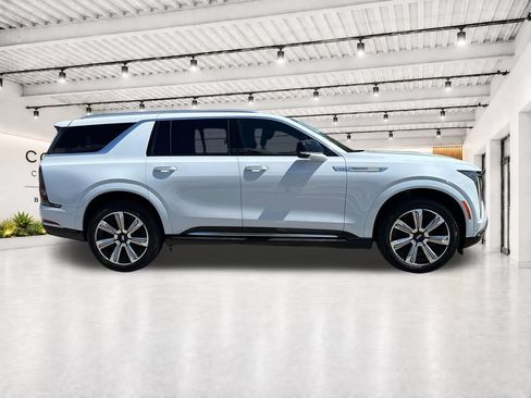 Certified 2026 Cadillac Escalade IQL Luxury AWD/4WD image 15