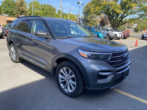 Used 2023 Ford Explorer XLT w/ Equipment Group 202A image 2