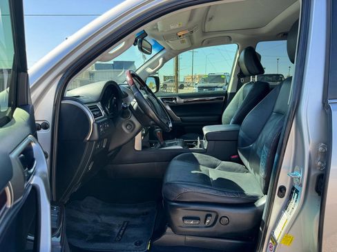 Used 2016 Lexus GX 460 w/ Premium Package image 27